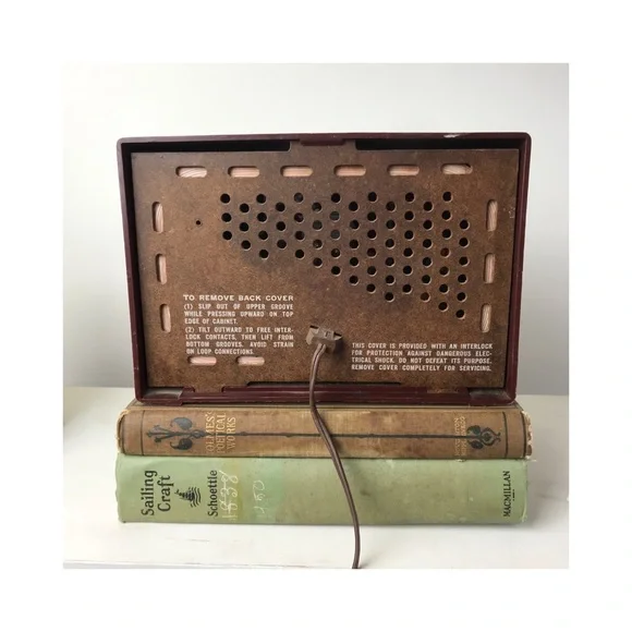 Vintage Brown and Gold Retro Radio - Picture 4 of 8